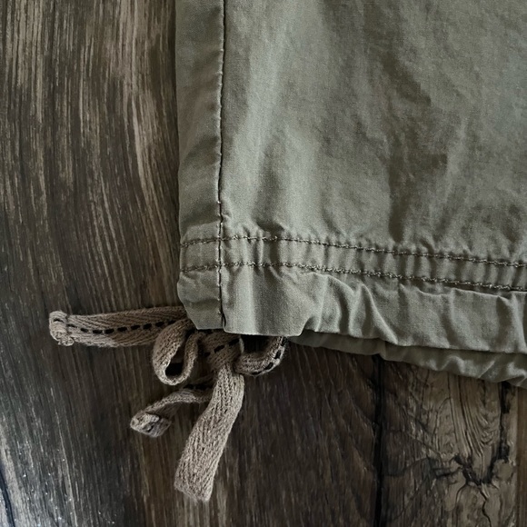 URBAN LIFE Tan/Beige Longer Length Cargo Shorts Size is 3/4 - Picture 4 of 7